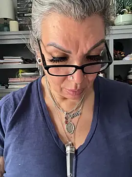 dieseldame1313 online show from 9, 6, 2026