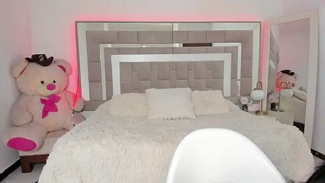 Snapshot of Natti_london chatting on 14, 9, 2025 Natti london online show from 14, 9, 2025