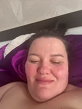 SunnyLeila2101 online show from 4, 4, 2026