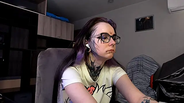 HighelikeGirl online show from 22, 9, 2025