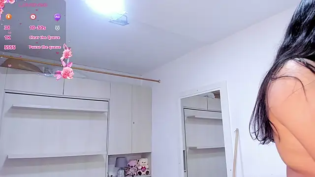 LilyWhitney online show from 26, 4, 2026