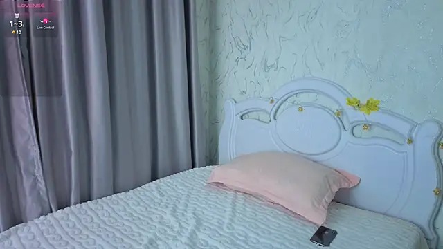 Snapshot of akino_hen chatting on 9, 11, 2025 akino hen online show from 9, 11, 2025