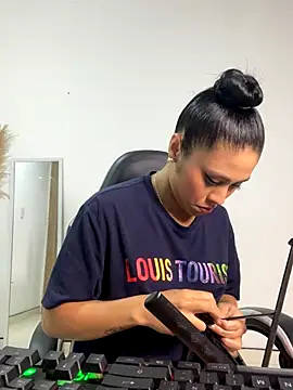 Snapshot of LuluMonroe_Eup chatting on 5, 11, 2025 LuluMonroe Eup online show from 5, 11, 2025