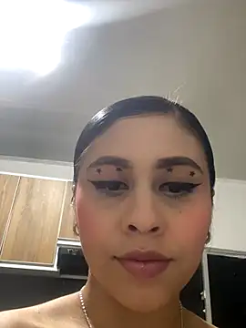 Snapshot of LuluMonroe_Eup chatting on 19, 11, 2025 LuluMonroe Eup online show from 19, 11, 2025