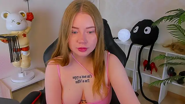 Lillie Berry online show from 19, 10, 2025