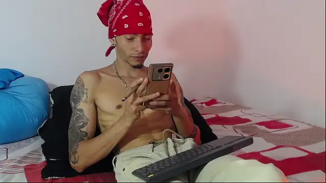 Snapshot of Daniel_laverde chatting on 15, 9, 2025 Daniel laverde online show from 15, 9, 2025