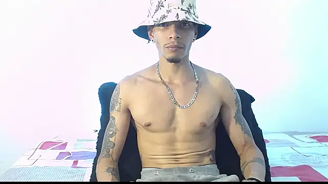 Snapshot of Daniel_laverde chatting on 7, 10, 2025 Daniel laverde online show from 7, 10, 2025