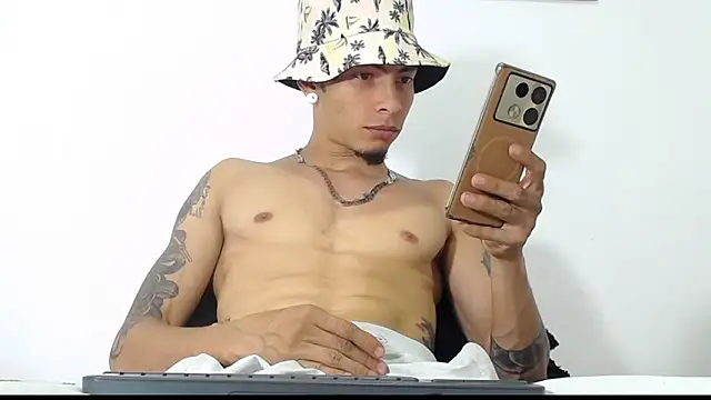 Snapshot of Daniel_laverde chatting on 28, 10, 2025 Daniel laverde online show from 28, 10, 2025