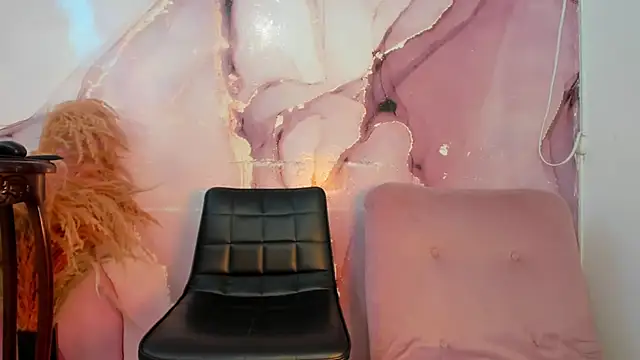 Snapshot of Nini_Beyker chatting on 2, 10, 2025 Nini Beyker online show from 2, 10, 2025