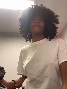 Snapshot of TumieSupreme chatting on 21, 10, 2025 TumieSupreme online show from 21, 10, 2025