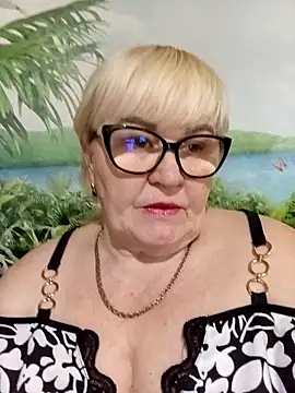 VioletSweet5566 online show from 28, 4, 2026