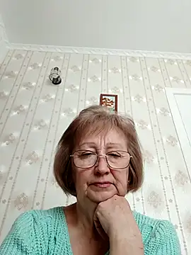 AlikaSwan5821 online show from 13, 3, 2026