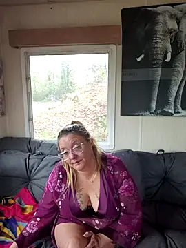 Misspapillon1840 online show from 6, 11, 2025