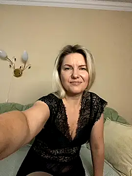 Snapshot of AliceSwan4011 chatting on 27, 10, 2025 AliceSwan4011 online show from 27, 10, 2025