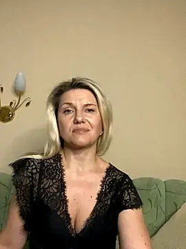 Snapshot of AliceSwan4011 chatting on 3, 11, 2025 AliceSwan4011 online show from 3, 11, 2025