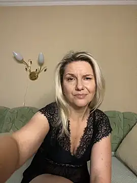 Snapshot of AliceSwan4011 chatting on 25, 11, 2025 AliceSwan4011 online show from 25, 11, 2025