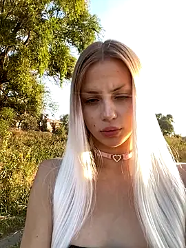 Snapshot of FavoriteKira chatting on 16, 9, 2025 FavoriteKira online show from 16, 9, 2025