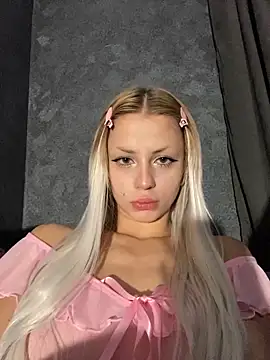 Snapshot of FavoriteKira chatting on 15, 11, 2025 FavoriteKira online show from 15, 11, 2025