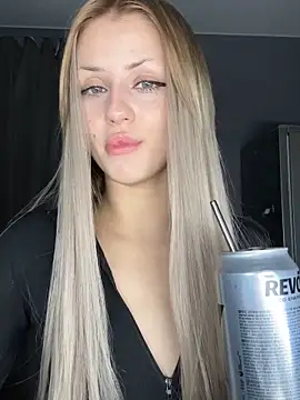 Snapshot of FavoriteKira chatting on 28, 11, 2025 FavoriteKira online show from 28, 11, 2025