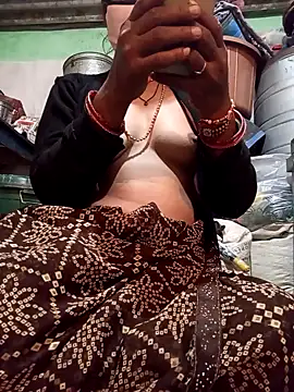 MISS LOVE 001 online show from 21, 11, 2025