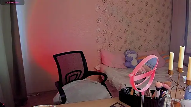 Alice next door online show from 20, 4, 2026