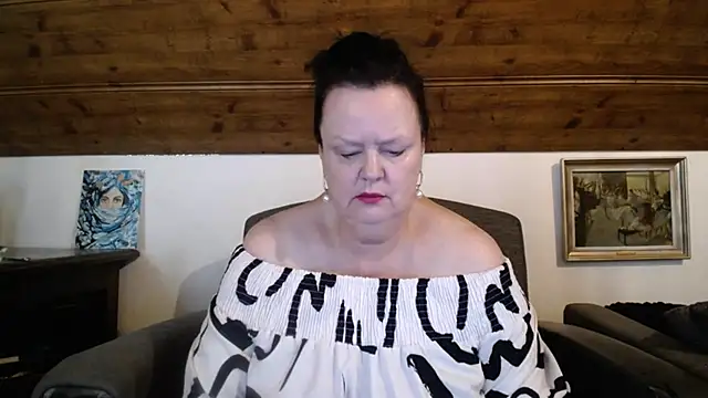 TiffanyMature online show from 12, 6, 2026