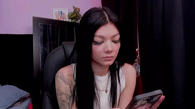 Snapshot of emmabridgerton chatting on 4, 2, 2026 emmabridgerton online show from 4, 2, 2026