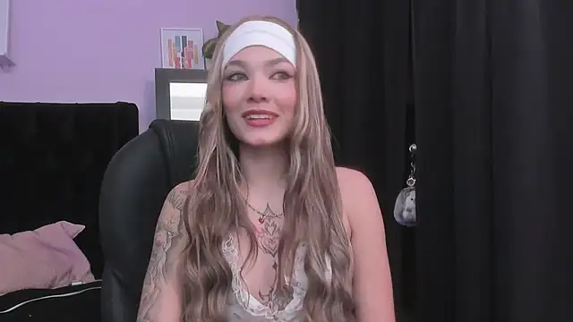 Snapshot of emmabridgerton chatting on 6, 2, 2026 emmabridgerton online show from 6, 2, 2026