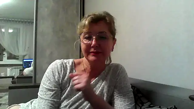Snapshot of IrynaMolbertx chatting on 4, 10, 2025 IrynaMolbertx online show from 4, 10, 2025