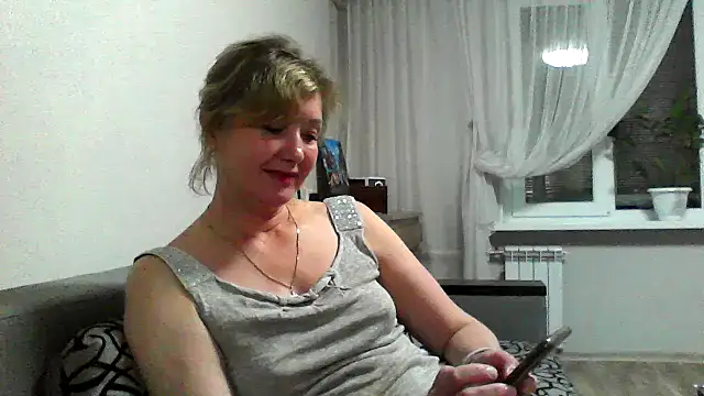Snapshot of IrynaMolbertx chatting on 8, 10, 2025 IrynaMolbertx online show from 8, 10, 2025