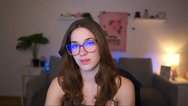 kissie cat online show from 9, 3, 2026