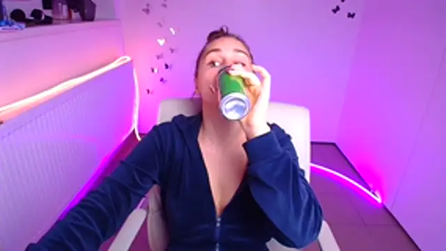 Stefanie Sweet online show from 28, 10, 2025