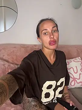 Rosieredxox online show from 8, 5, 2026