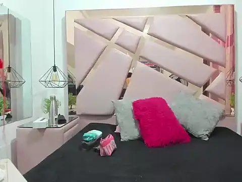 Snapshot of MiaCours chatting on 12, 9, 2025 MiaCours online show from 12, 9, 2025