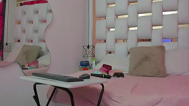 Snapshot of MiaCours chatting on 21, 9, 2025 MiaCours online show from 21, 9, 2025