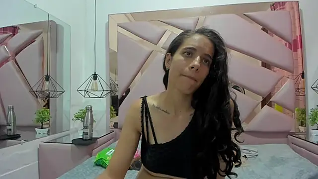 Snapshot of MiaCours chatting on 6, 10, 2025 MiaCours online show from 6, 10, 2025