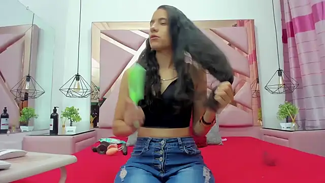 Snapshot of MiaCours chatting on 4, 12, 2025 MiaCours online show from 4, 12, 2025