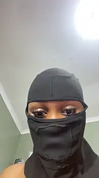 Sexy blackwoman online show from 24, 4, 2026