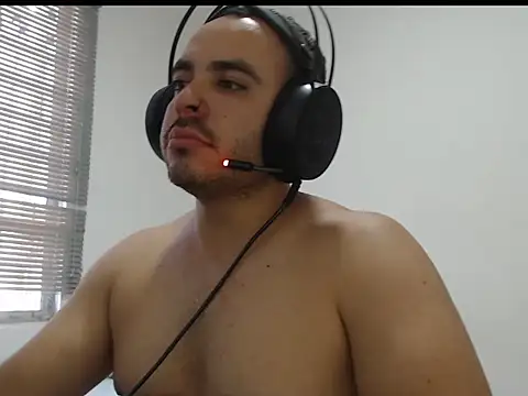 Snapshot of Ana_ThiagoxX chatting on 9, 3, 2026 Ana ThiagoxX online show from 9, 3, 2026