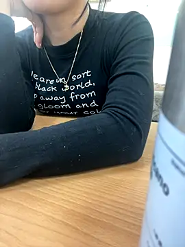 Snapshot of -NhaKy22 chatting on 12, 11, 2025 -NhaKy22 online show from 12, 11, 2025