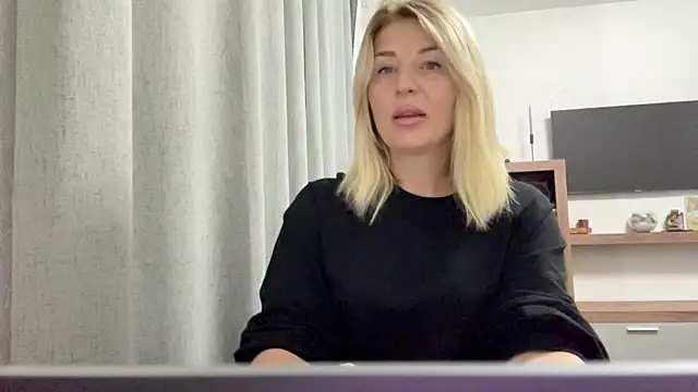 Blondie xoxoxo online show from 9, 9, 2025