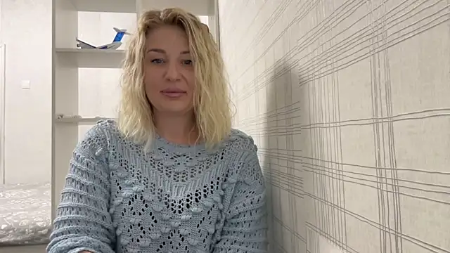 Blondie xoxoxo online show from 17, 9, 2025