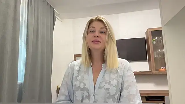 Blondie xoxoxo online show from 1, 10, 2025