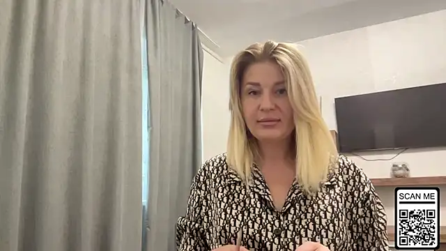 Blondie xoxoxo online show from 6, 10, 2025