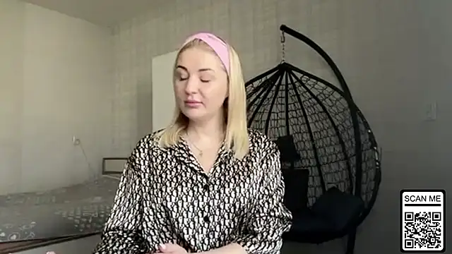 Snapshot of Blondie_xoxoxo chatting on 5, 5, 2026 Blondie xoxoxo online show from 5, 5, 2026