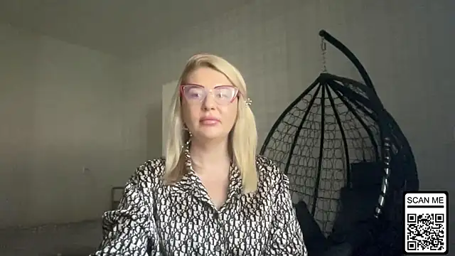 Snapshot of Blondie_xoxoxo chatting on 10, 6, 2026 Blondie xoxoxo online show from 10, 6, 2026