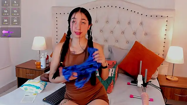 Snapshot of natasha_moreno chatting on 20, 10, 2025 natasha moreno online show from 20, 10, 2025