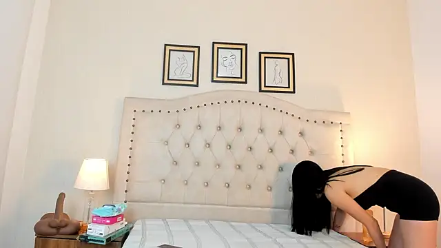 natasha moreno online show from 22, 4, 2026