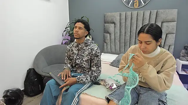 Snapshot of violet_and_myers chatting on 8, 10, 2025 violet and myers online show from 8, 10, 2025