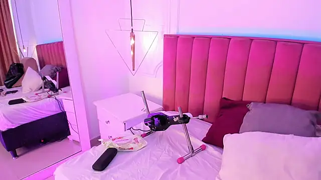 Tessa Sinclaire online show from 25, 4, 2026